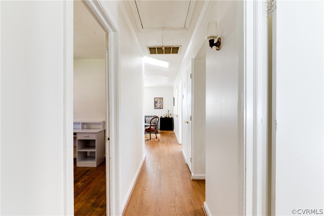 2307 Lenora Ln