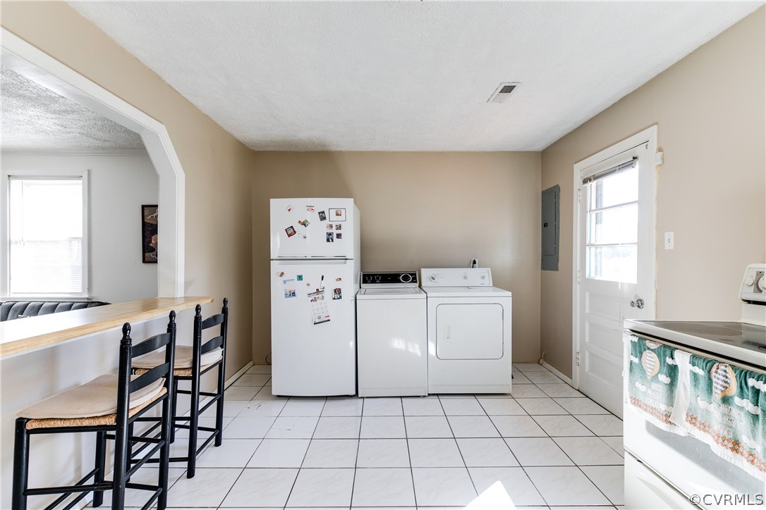2307 Lenora Ln