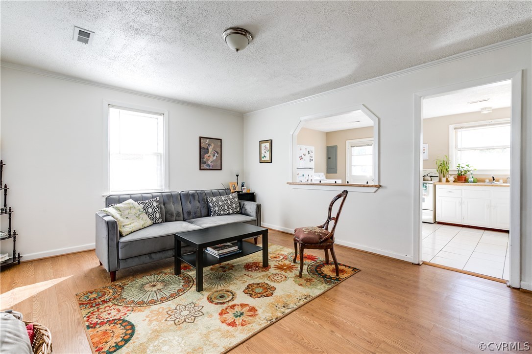 2307 Lenora Ln