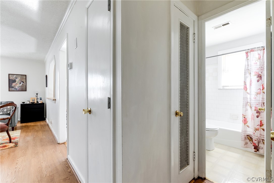 2307 Lenora Ln