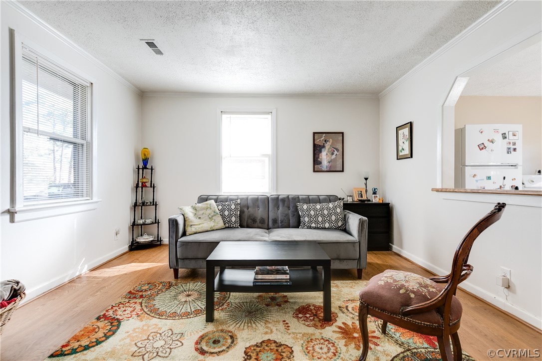 2307 Lenora Ln