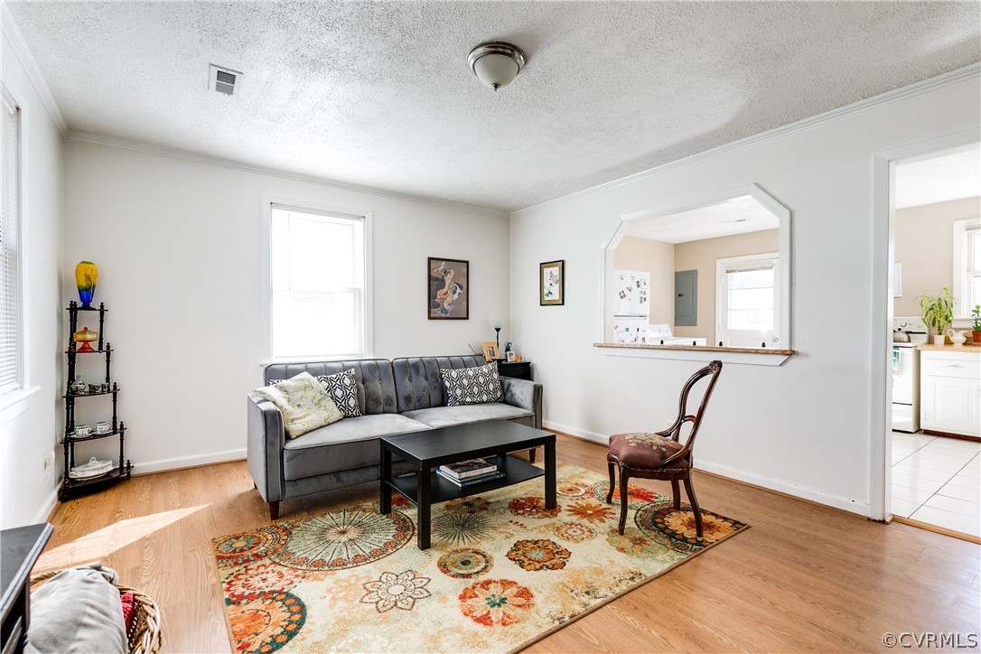 2307 Lenora Ln