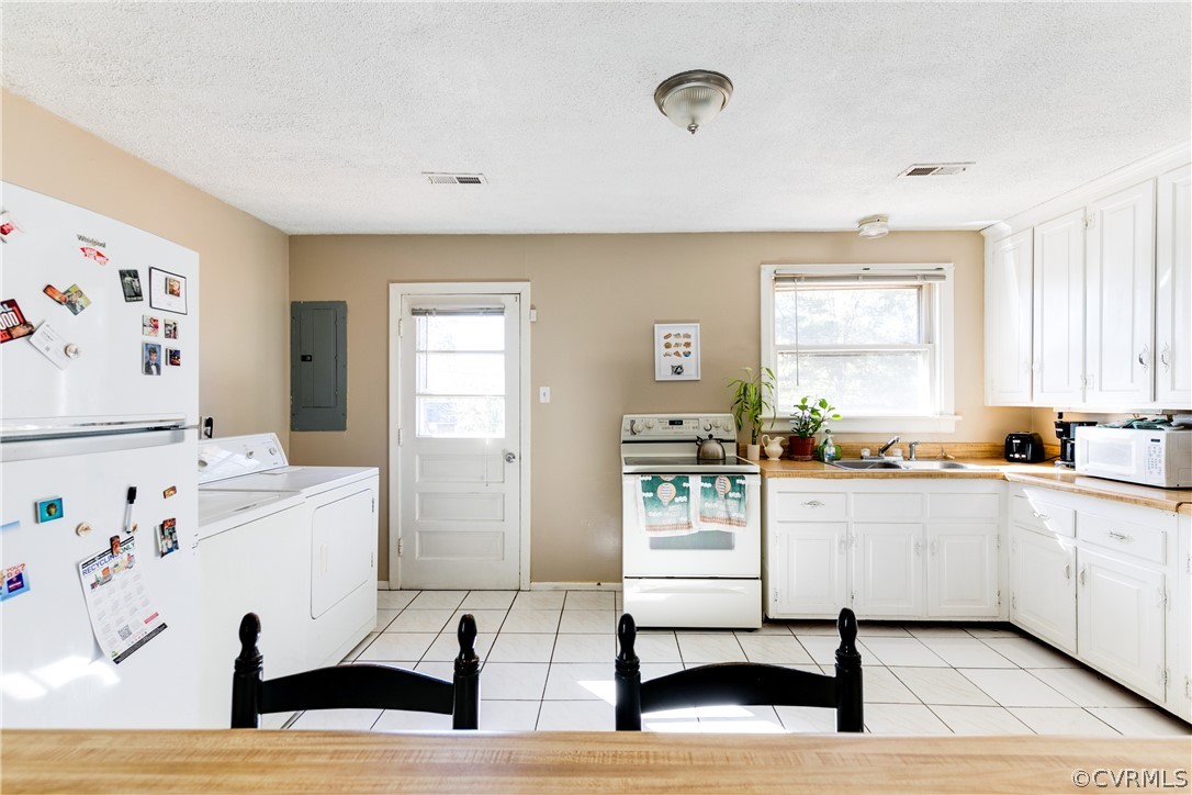 2307 Lenora Ln