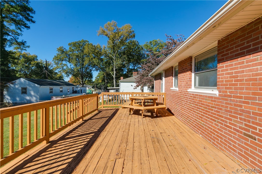 2307 Lenora Ln