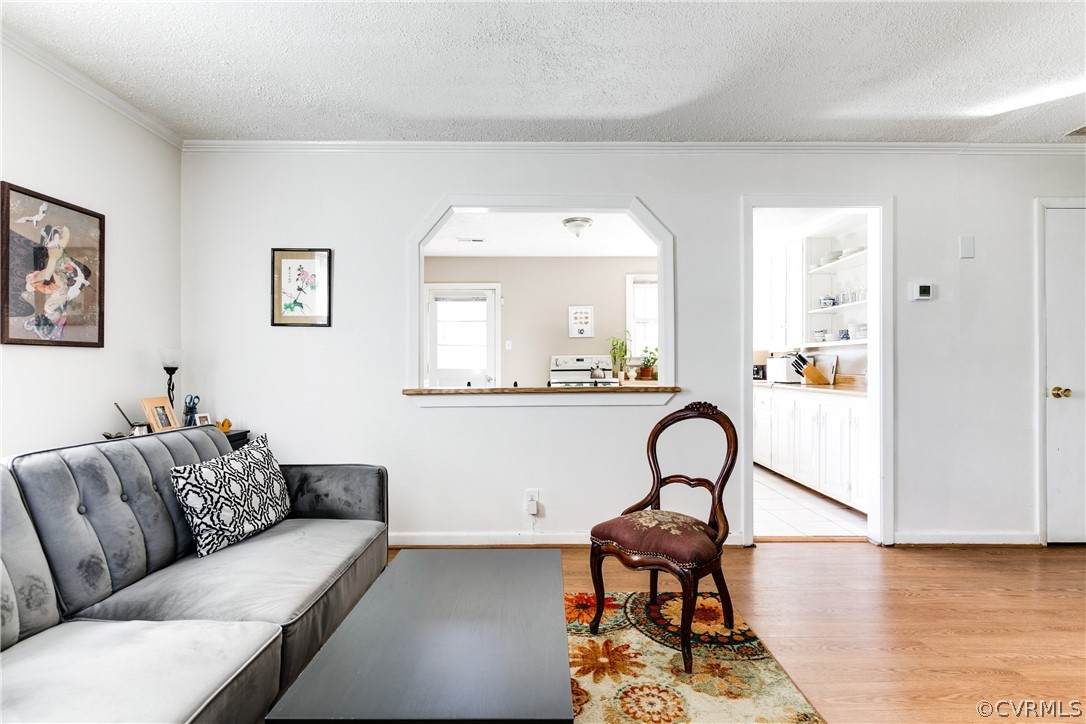 2307 Lenora Ln