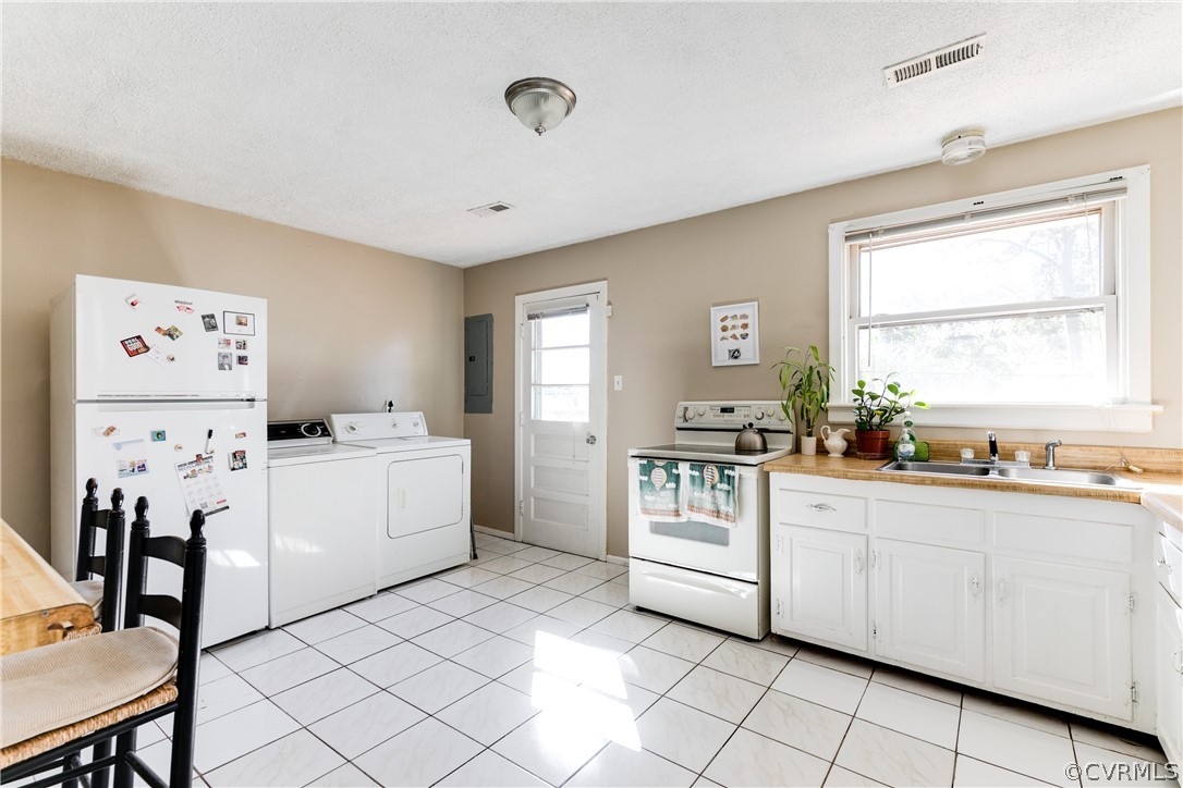 2307 Lenora Ln