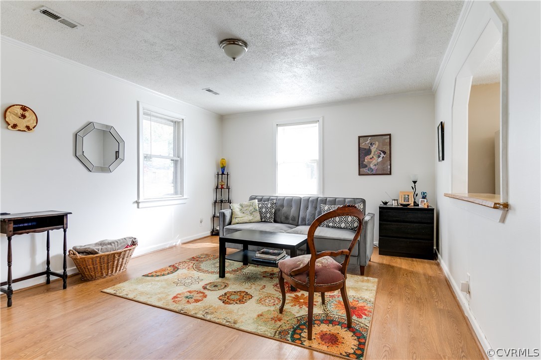2307 Lenora Ln