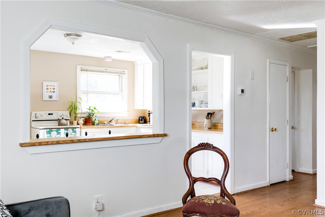 2307 Lenora Ln