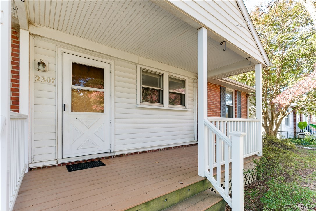2307 Lenora Ln