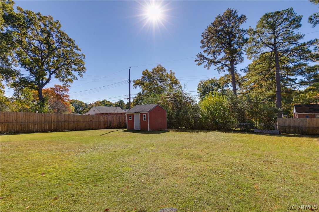 2307 Lenora Ln