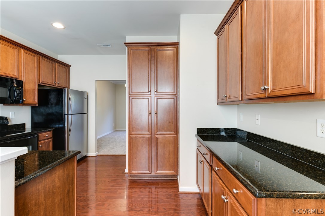 8012 Creekside Village Dr
