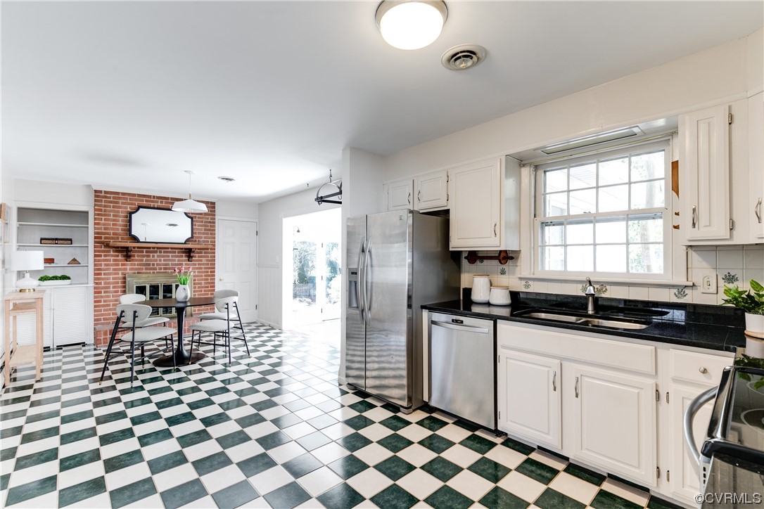 7443 Comanche Dr