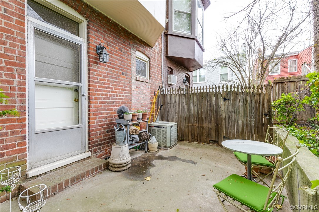 23 N Rowland St