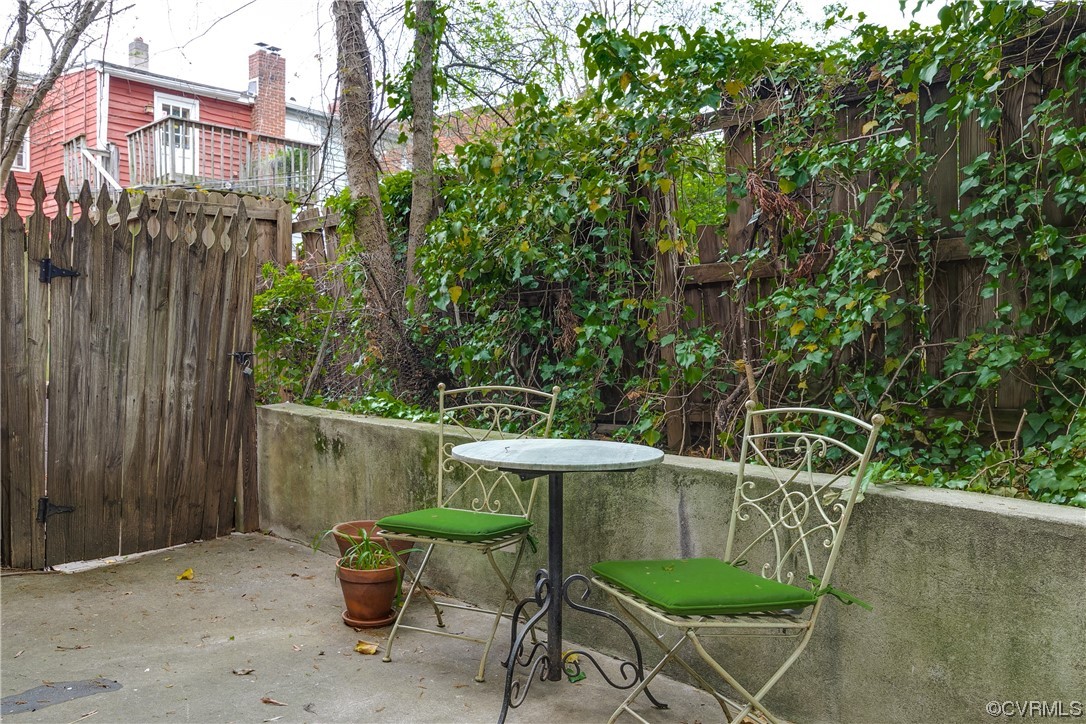 23 N Rowland St