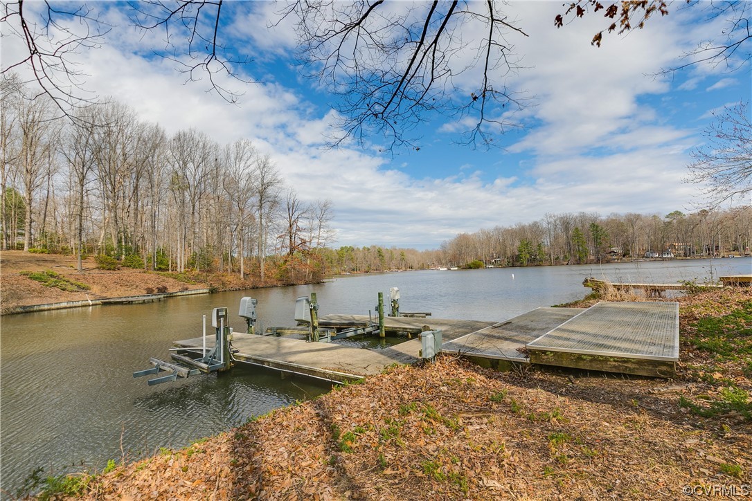 296 Lake Caroline Dr