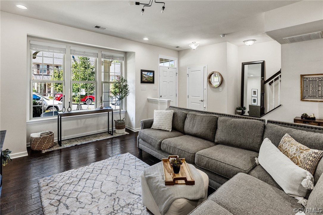 5524 Riverside Heights Way