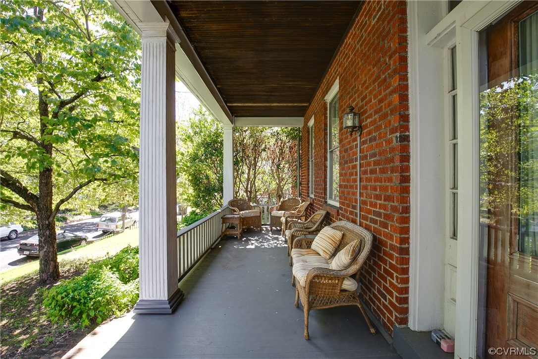 610 W 29th St