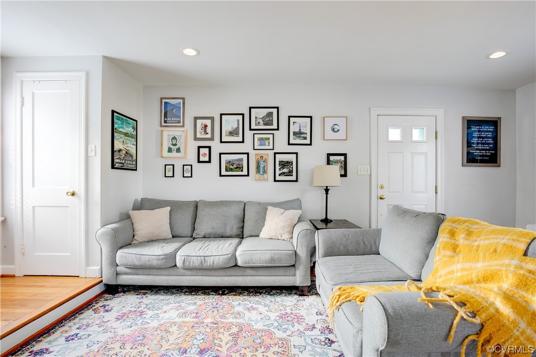 2111 Barclay Rd