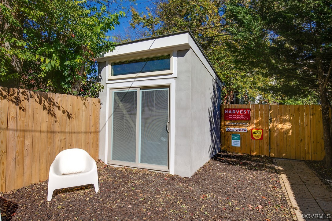 2220 Maplewood Ave
