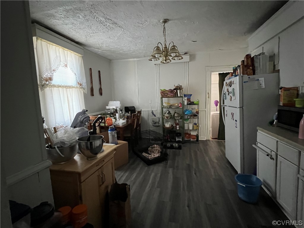 2004 Edwards Ave