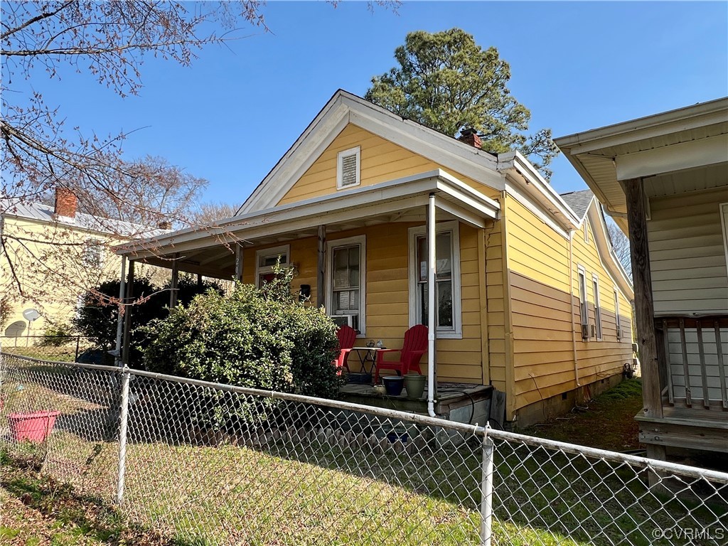 2004 Edwards Ave