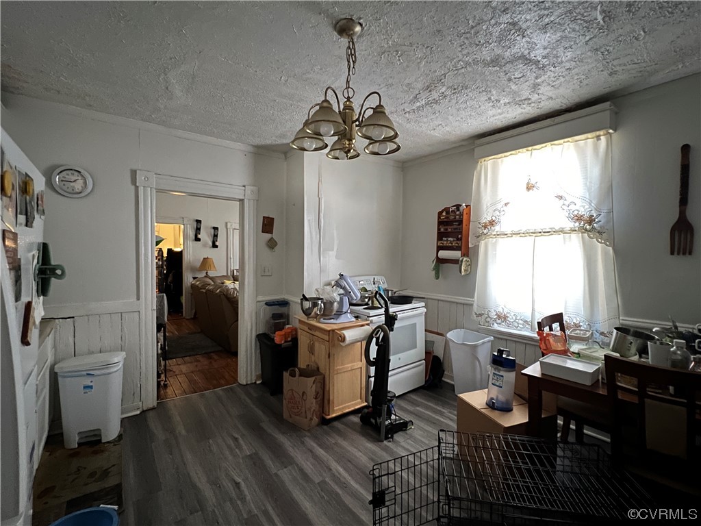 2004 Edwards Ave