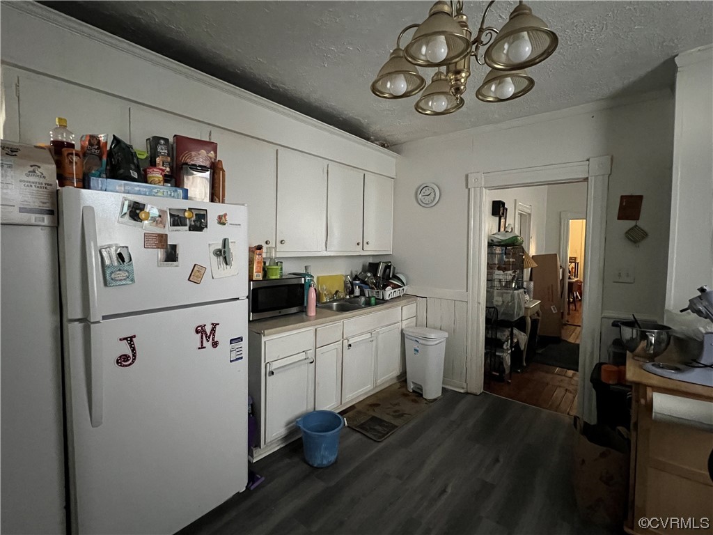2004 Edwards Ave
