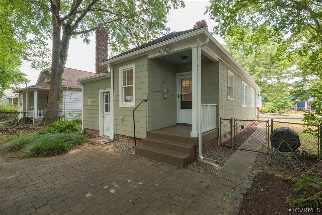 106 W 30th St