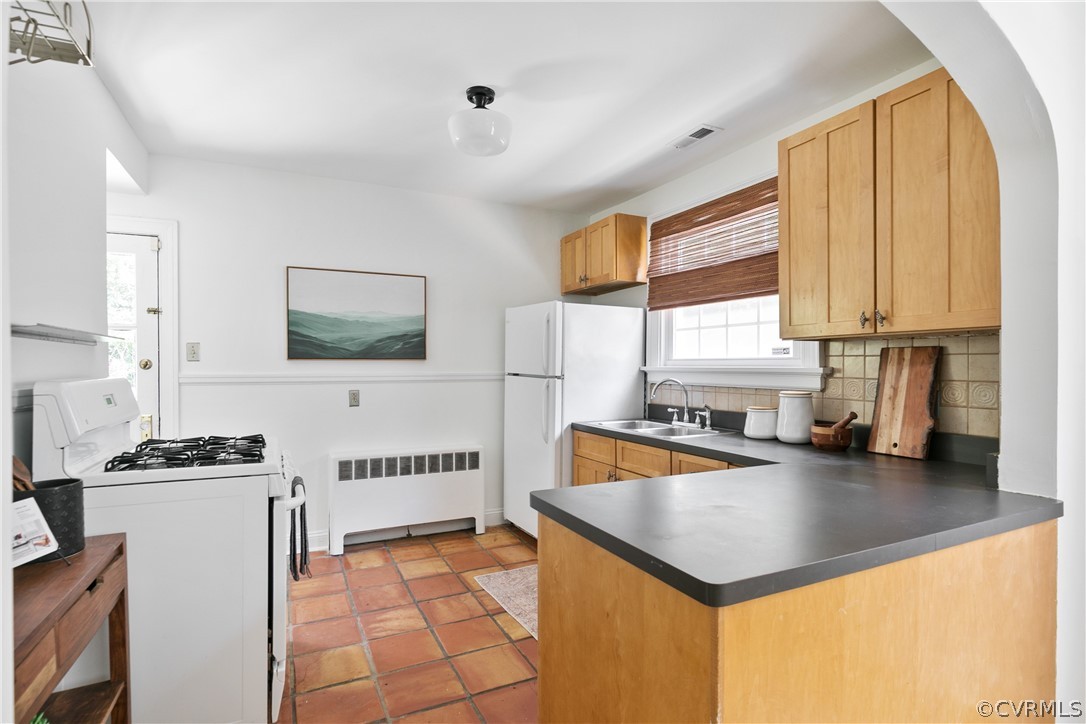 313 W 29th St