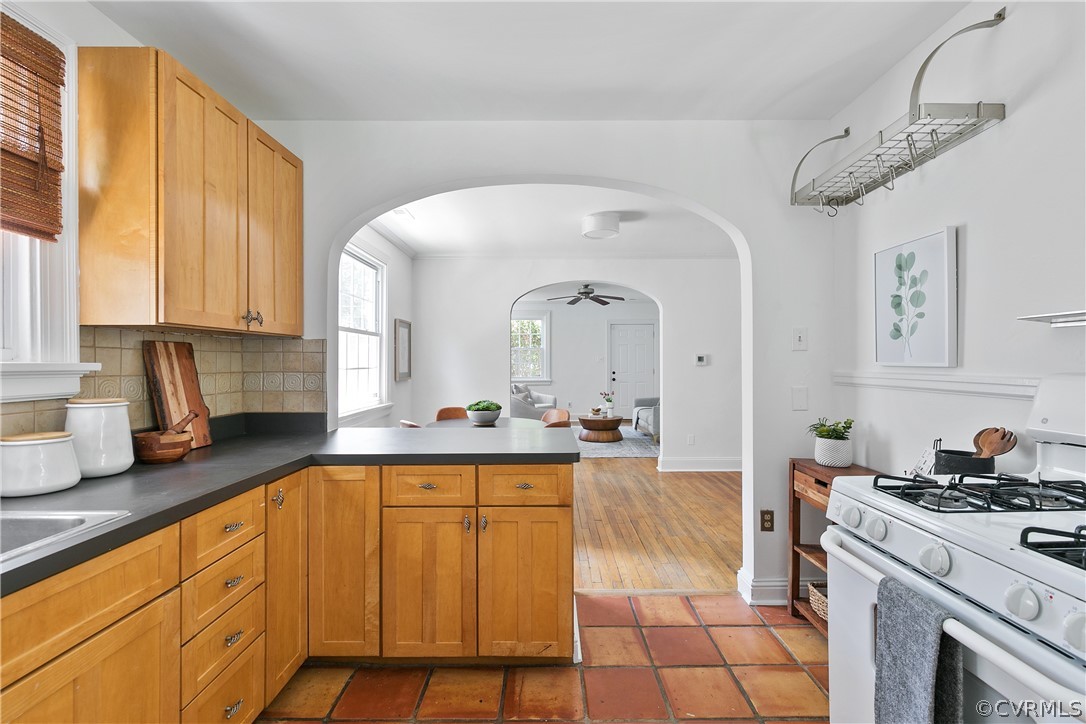 313 W 29th St