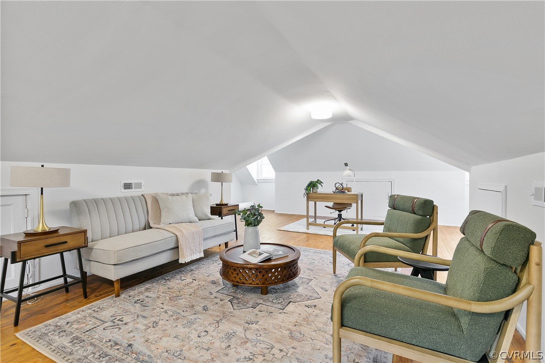 313 W 29th St