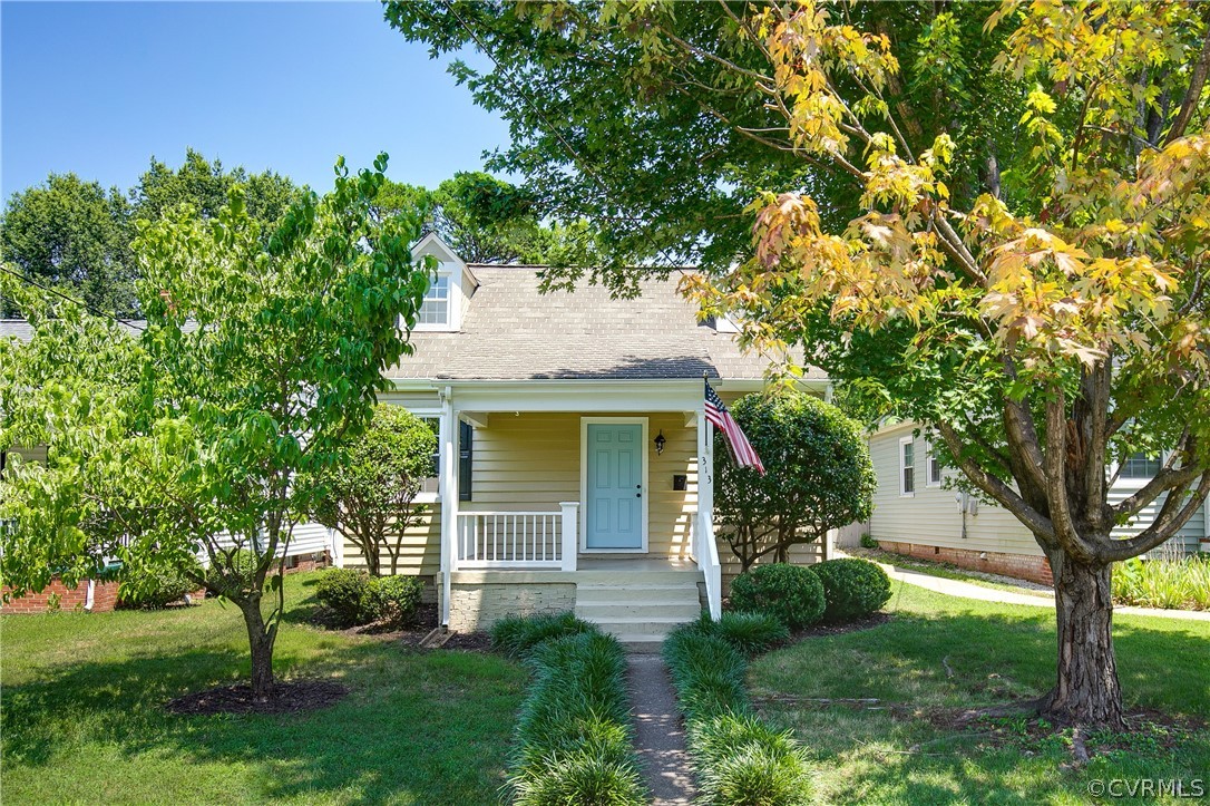 313 W 29th St