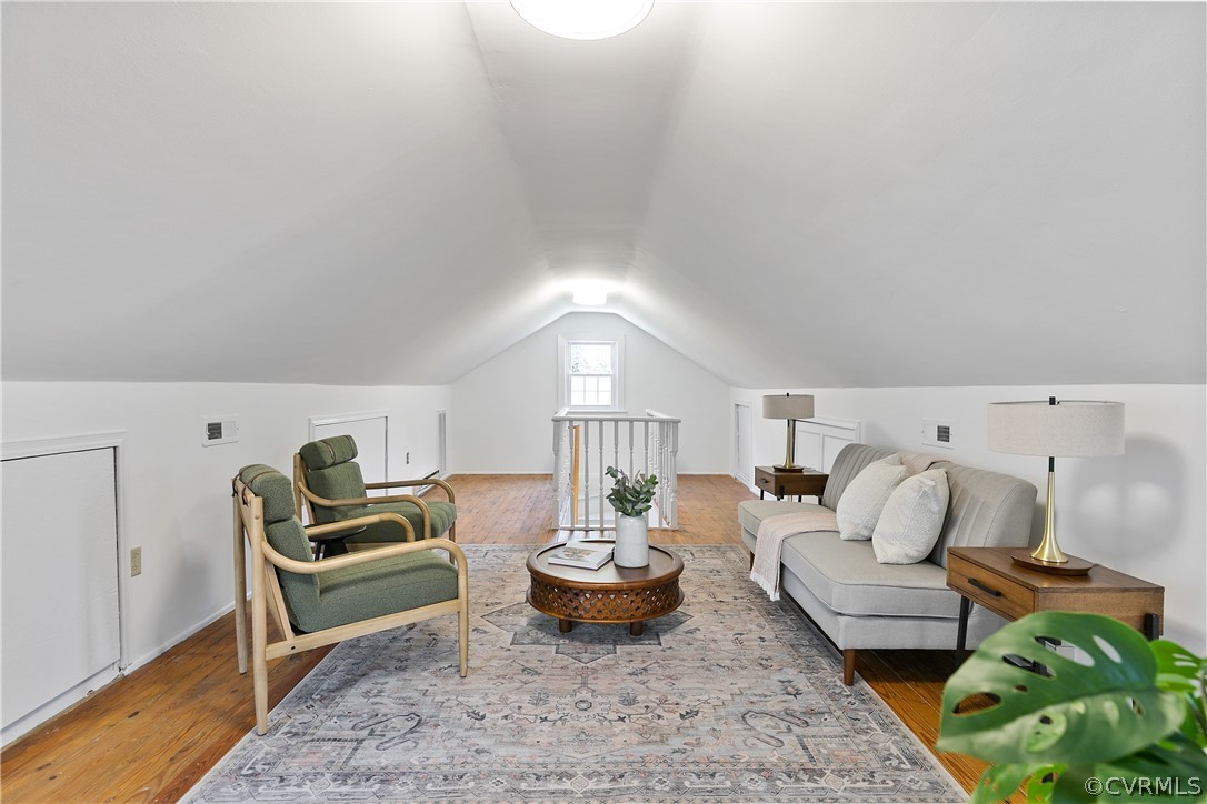313 W 29th St