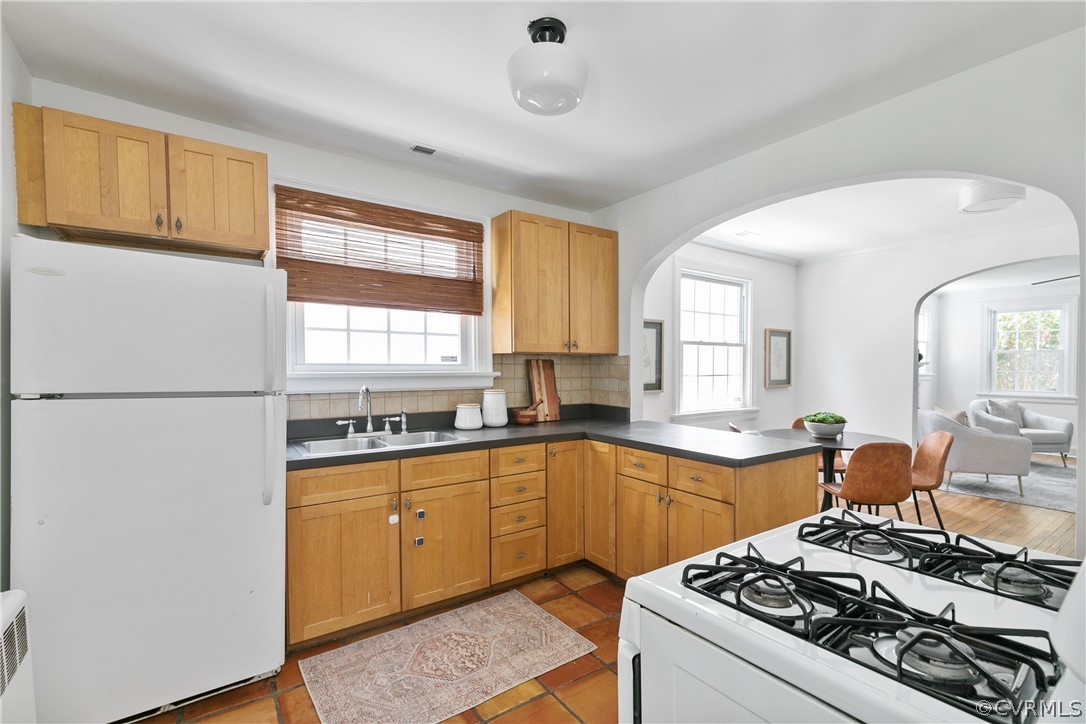 313 W 29th St