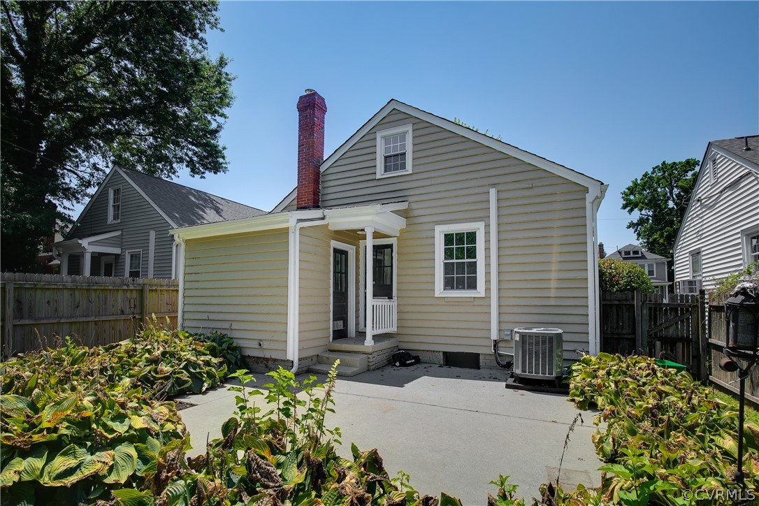 313 W 29th St