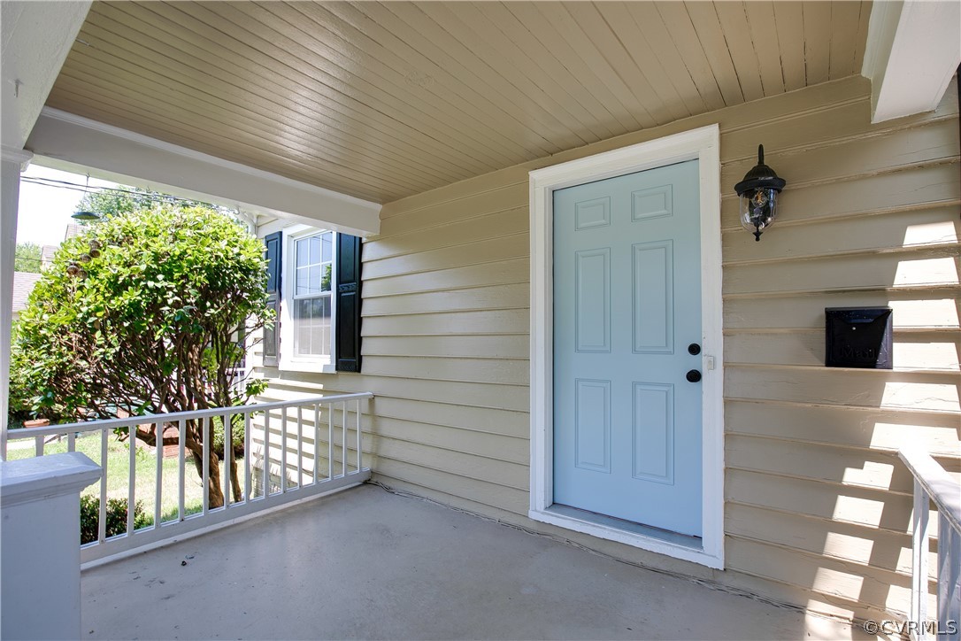 313 W 29th St