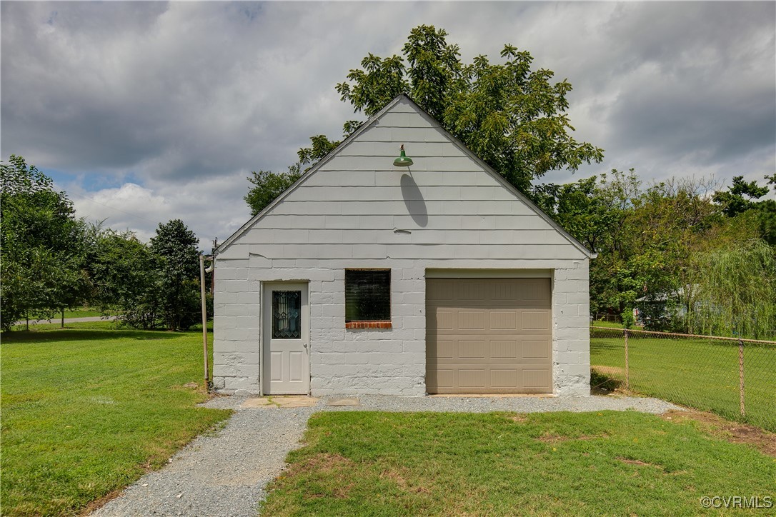 8092 Signal Hill Rd