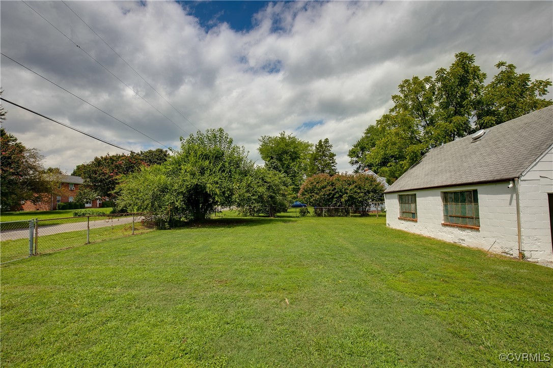 8092 Signal Hill Rd
