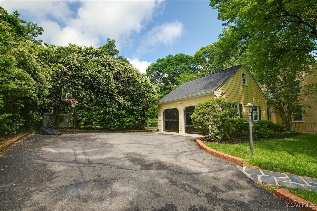 3410 Traylor Dr
