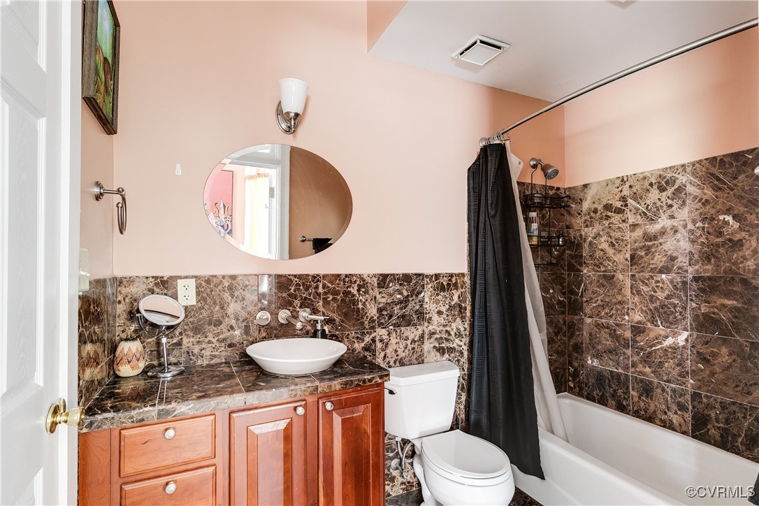 212 W Franklin St Unit#U102