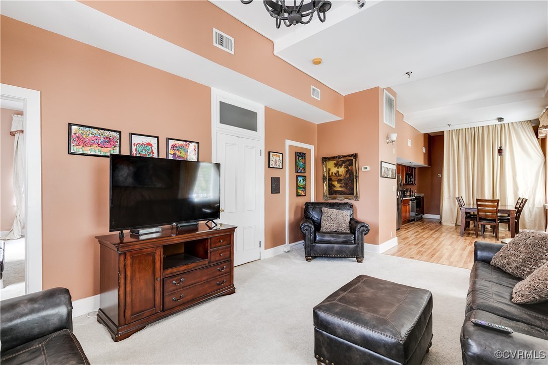 212 W Franklin St Unit#U102