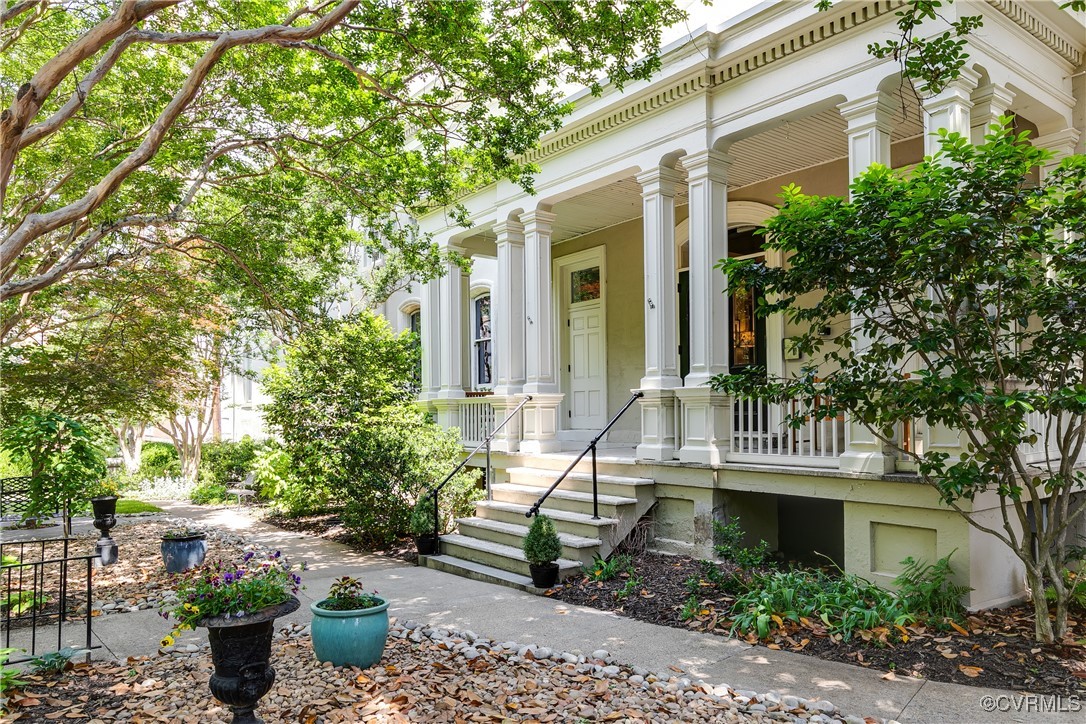 212 W Franklin St Unit#U102