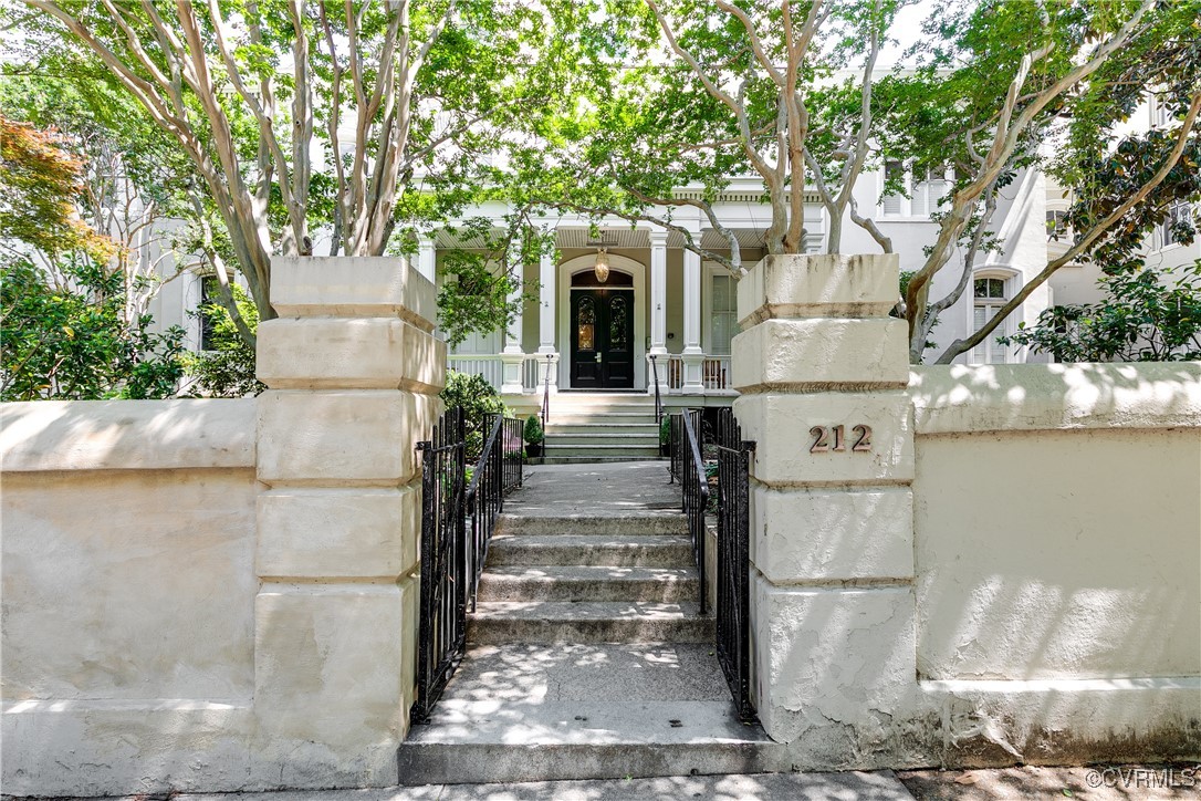 212 W Franklin St Unit#U102