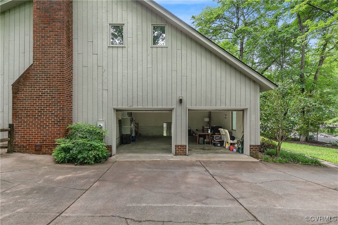 10605 Cloister Dr