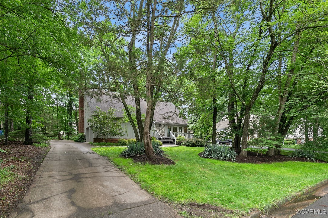 10605 Cloister Dr
