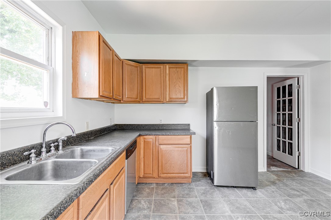 63 W 27th St
