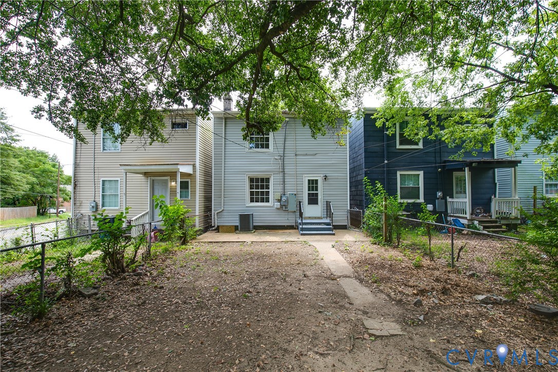 730 E Gladstone Ave