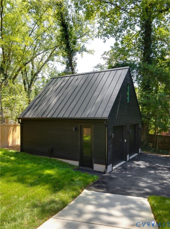 7438 Cherokee Rd