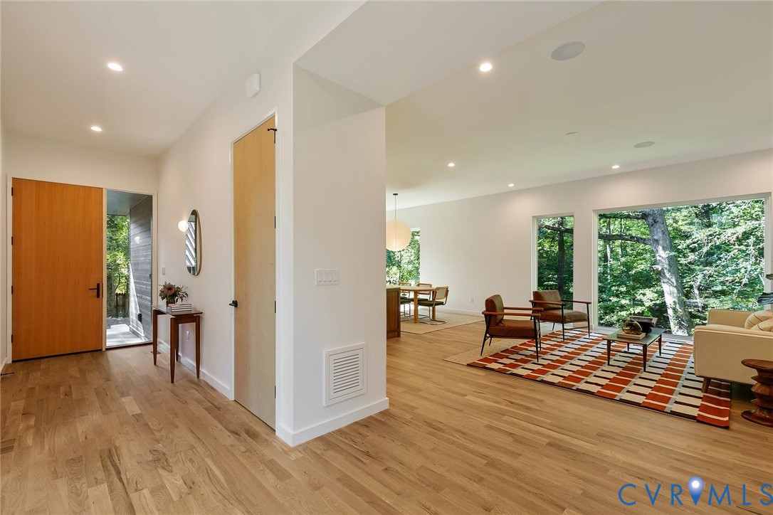 7438 Cherokee Rd