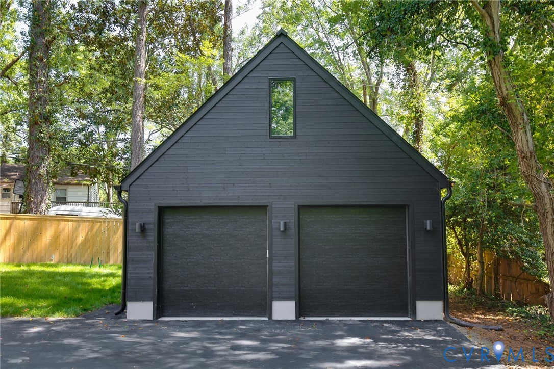7438 Cherokee Rd